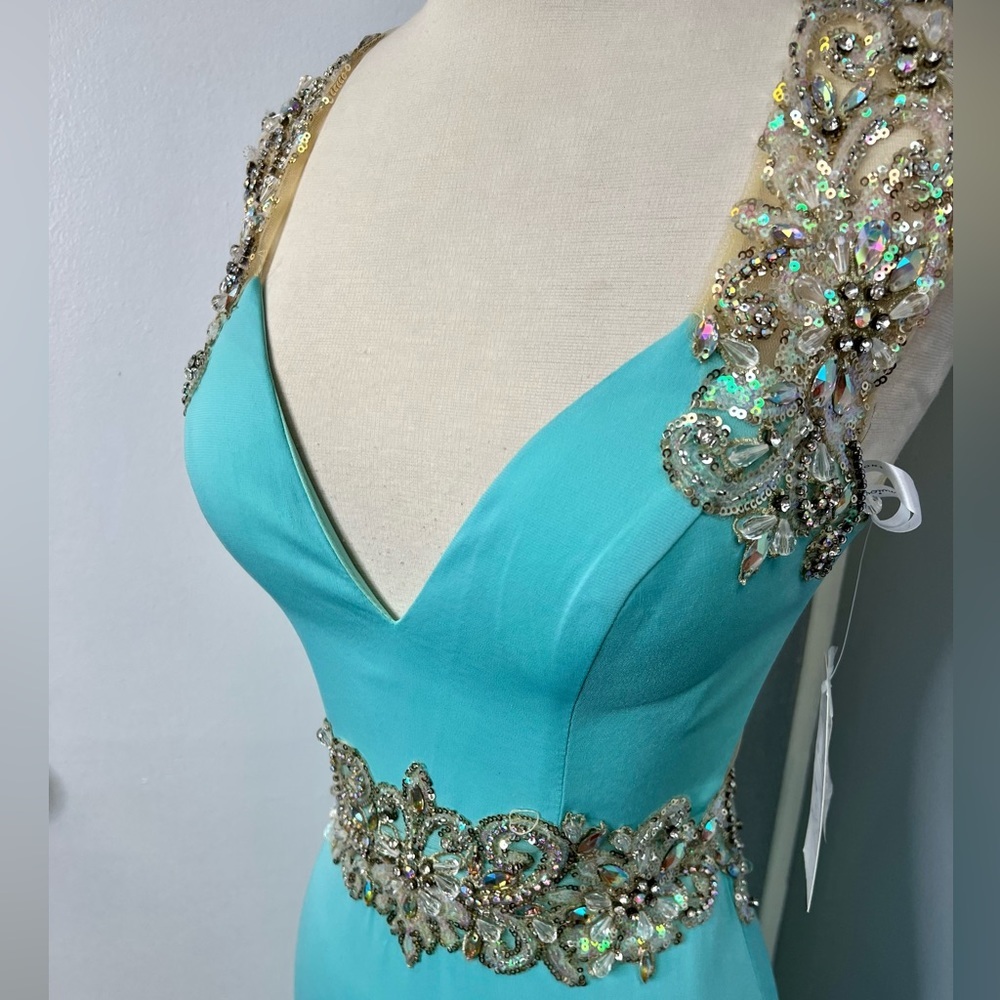Prom dress - Picture 2 of 6